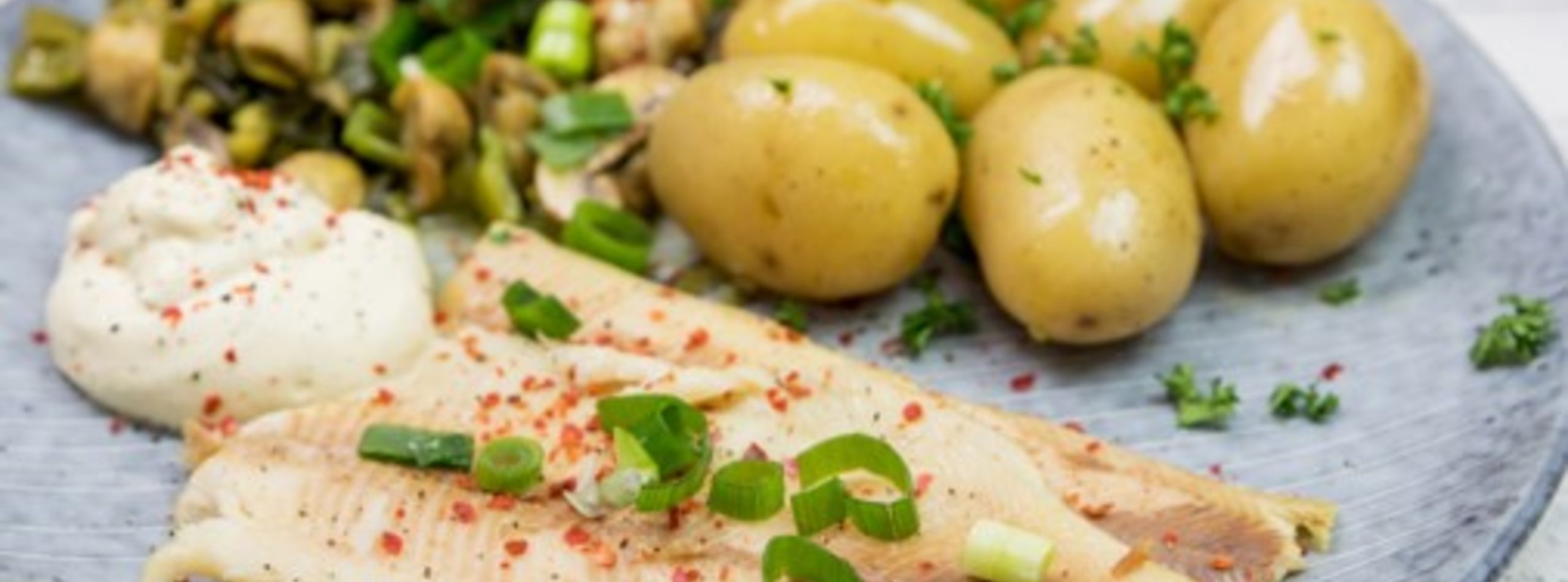 Bautzner Geräucherte Forelle mit Kartoffeln und gebratenem GemüseAllerlei